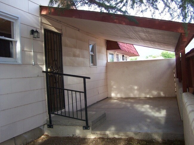 Building Photo - Cute 2 Bd / 1 Ba Home - A must see!