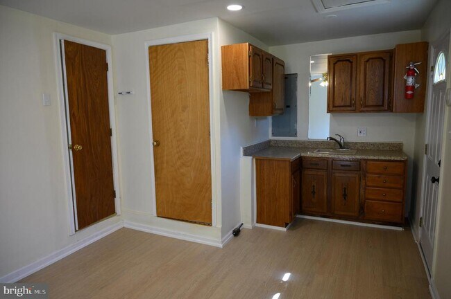 Building Photo - 948 Homeland Dr