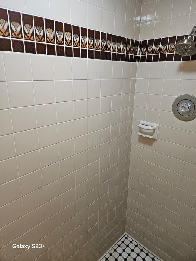 Building Photo - 531 E Laguna Dr