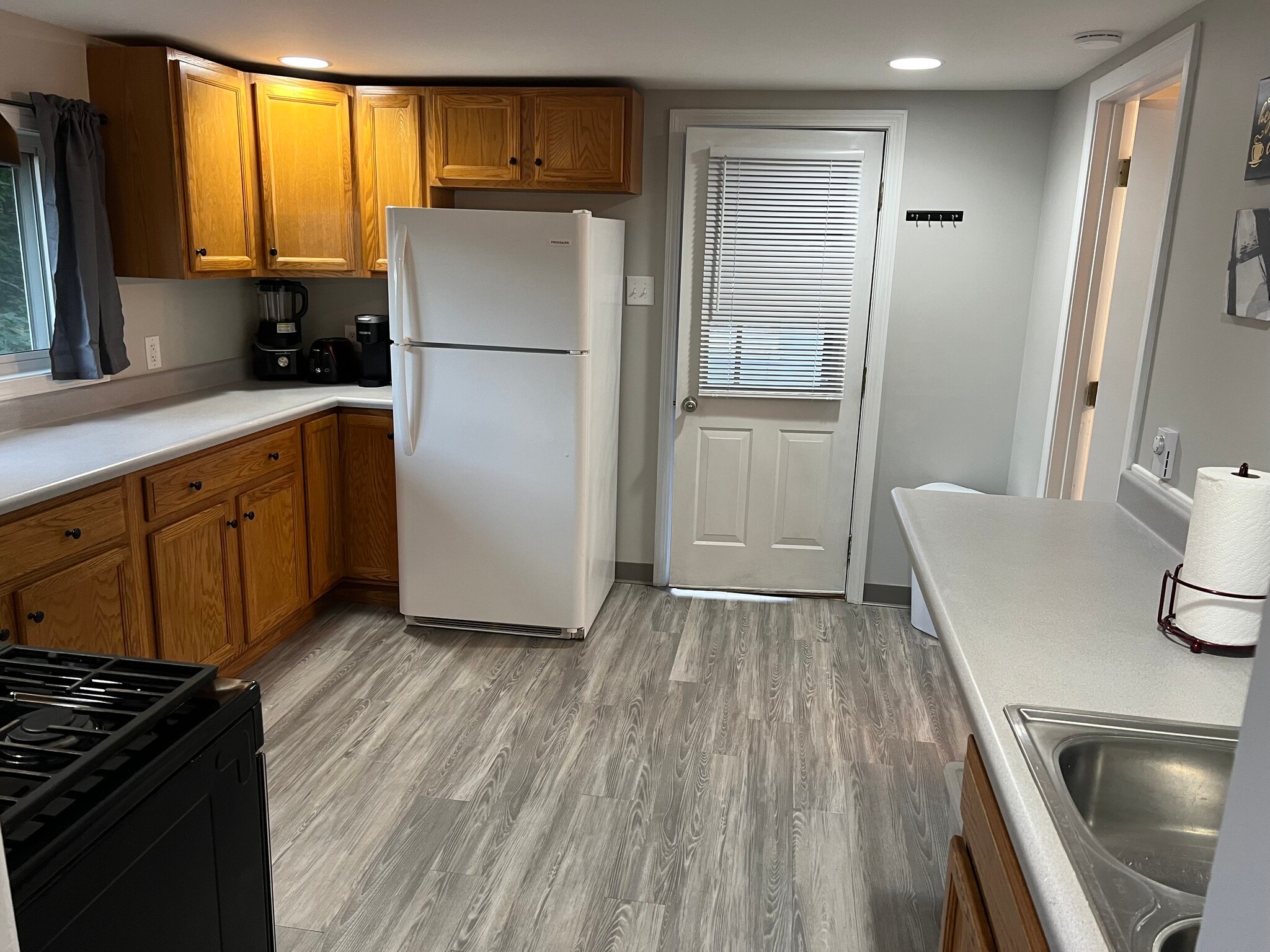 Building Photo - 14 1st St