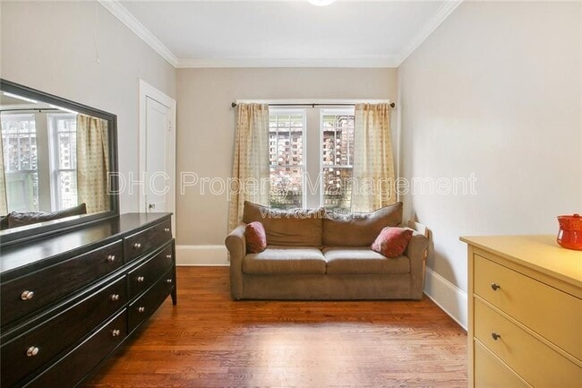 Building Photo - 939 Euclid Ave NE