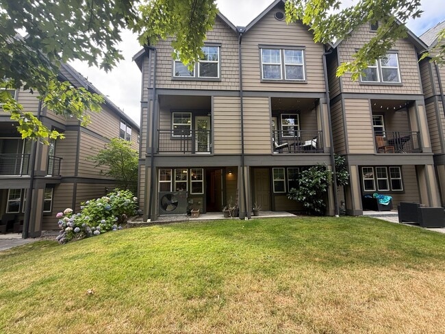 Building Photo - West Seattle Townhome