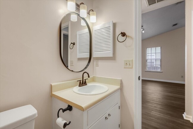 Building Photo - 1901 Gina Dr