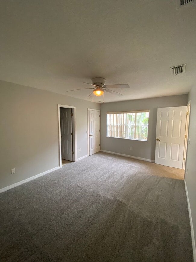 Building Photo - 613 Coconut Palm Way
