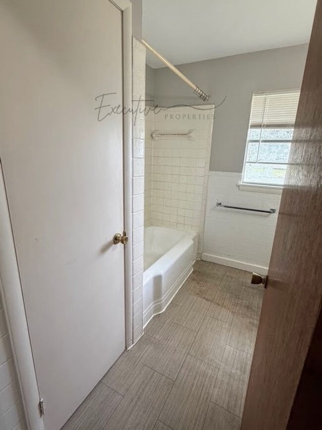 Building Photo - 4-Bedroom Family Home in a Quiet Sulphur Neighborhood