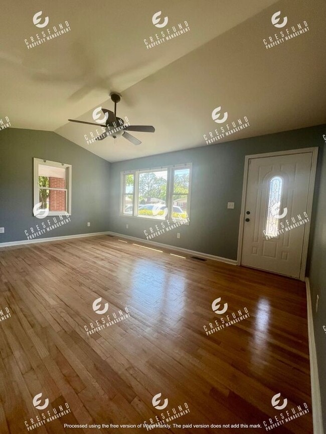 Building Photo - Spacious 3 Bedroom, 2 Bath - AVAILABLE NOW!