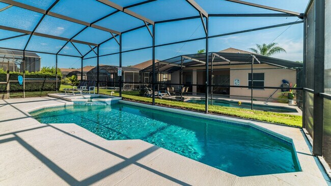 Building Photo - 8147 Fan Palm Way