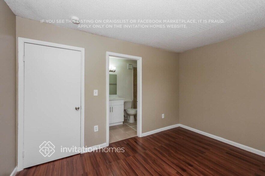 Building Photo - 9489 Palm Cir N