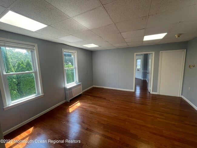 Building Photo - 213 Chelsea Ave