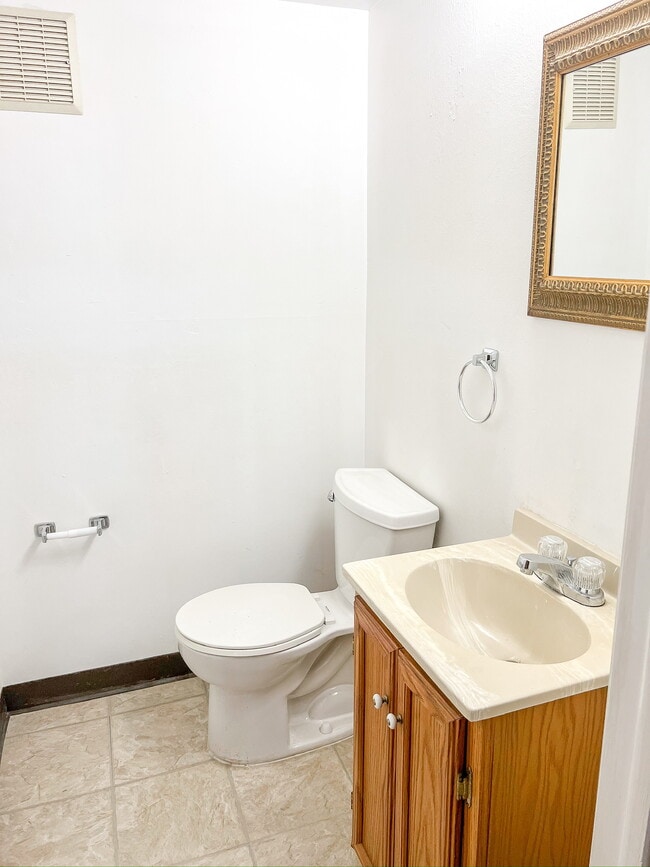 Building Photo - 136 Old Gate Rd