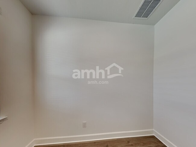 Building Photo - 37726 Dusty Saddle Ln