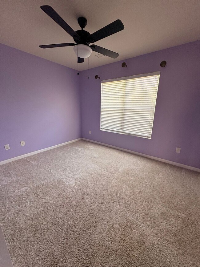 Building Photo - Updated 3 Bedroom Rental