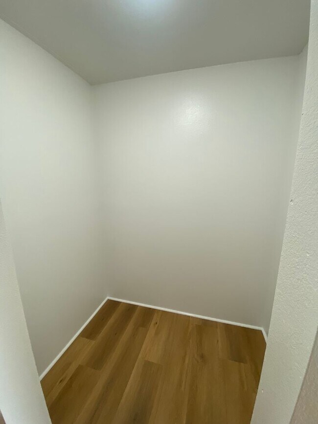 Building Photo - Updated 3 Bedroom, 2 Bath Pet Friendly Home with a Garage, Yard, and Central AC