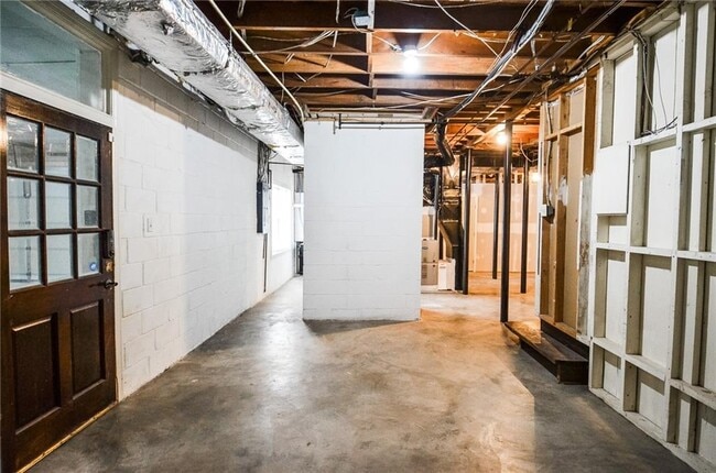 Building Photo - 2079 Street De Ville