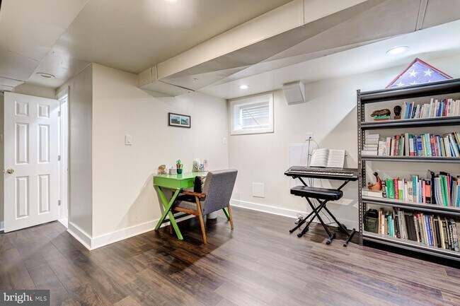 Building Photo - 7806 Jansen Dr
