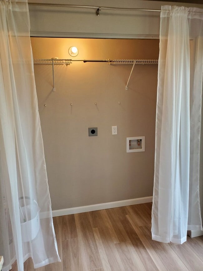 Building Photo - Modern Upgraded 3 bedroom Rambler