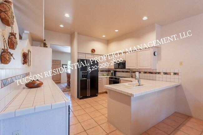 Building Photo - 9876 N Ridge Shadow Pl