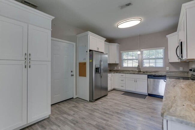 Building Photo - Beautiful Home For Rent in Ocean View!