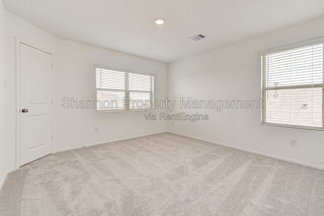 Building Photo - 7418 Clover Chase Dr