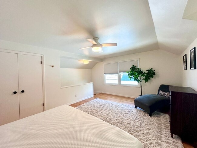 Building Photo - Lovely Duplex NE Portland - 2 bed, 1 bath w/Garage!