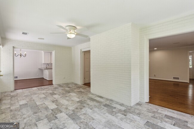 Building Photo - 4708 Tall Pines Dr NW