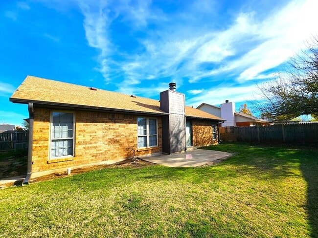 Building Photo - 3 Bed 2 Bath Home-Choctaw Trails Sec I Addition