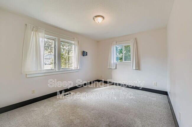Building Photo - 4817 NE Holman St
