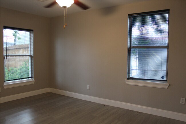 Building Photo - 5305 Southlea St