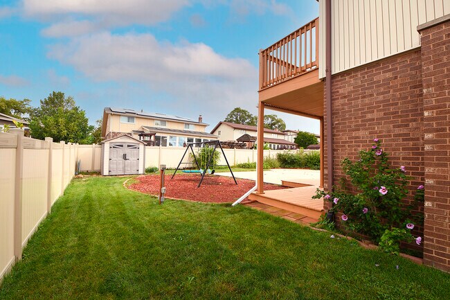 Building Photo - 13050 Meadowview Ln