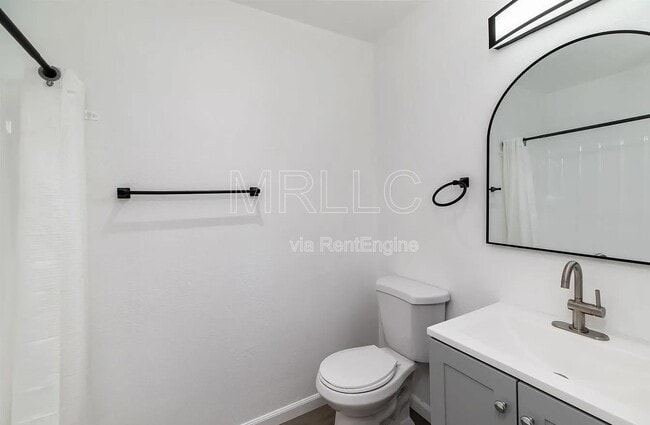 Building Photo - 6738 University Ave