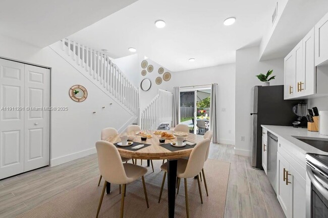 Building Photo - 5127 NW 5th Ave