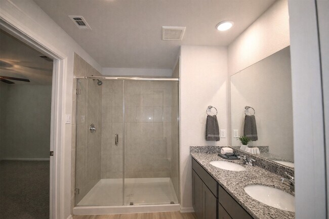 Building Photo - 18831 Glenwood Chase Ct