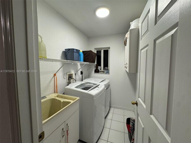 Building Photo - 10973 NW 53rd Ln