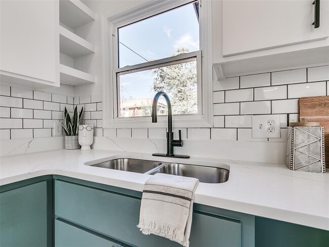 Building Photo - 1215 NW 8th St