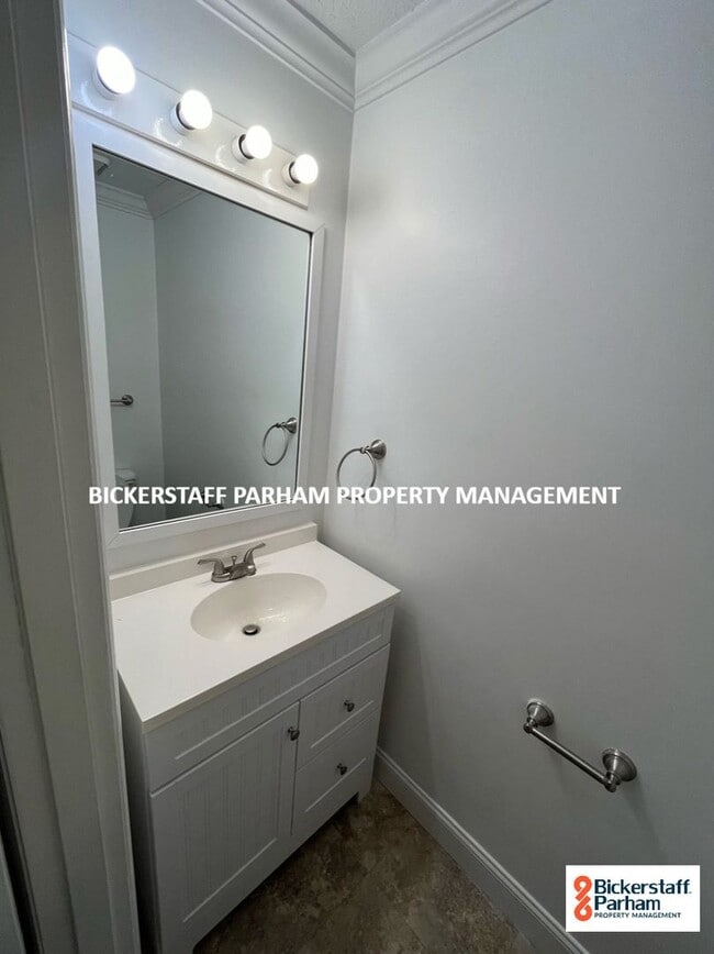 Building Photo - Great Experiences Are Just Around The Corner, Located Off Wynnton Road!