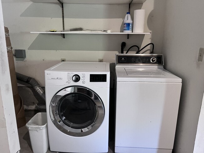 Building Photo - 623 Seabright Ave