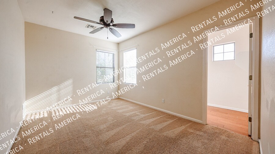 Building Photo - 13601 W Cypress St