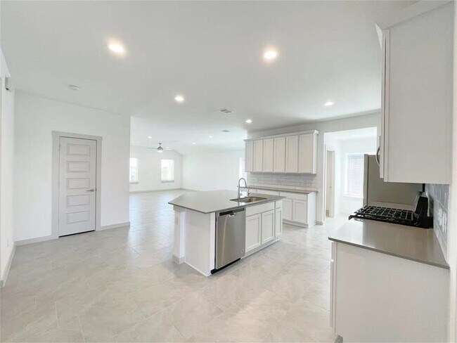 Building Photo - 28919 Yulee Mill Dr