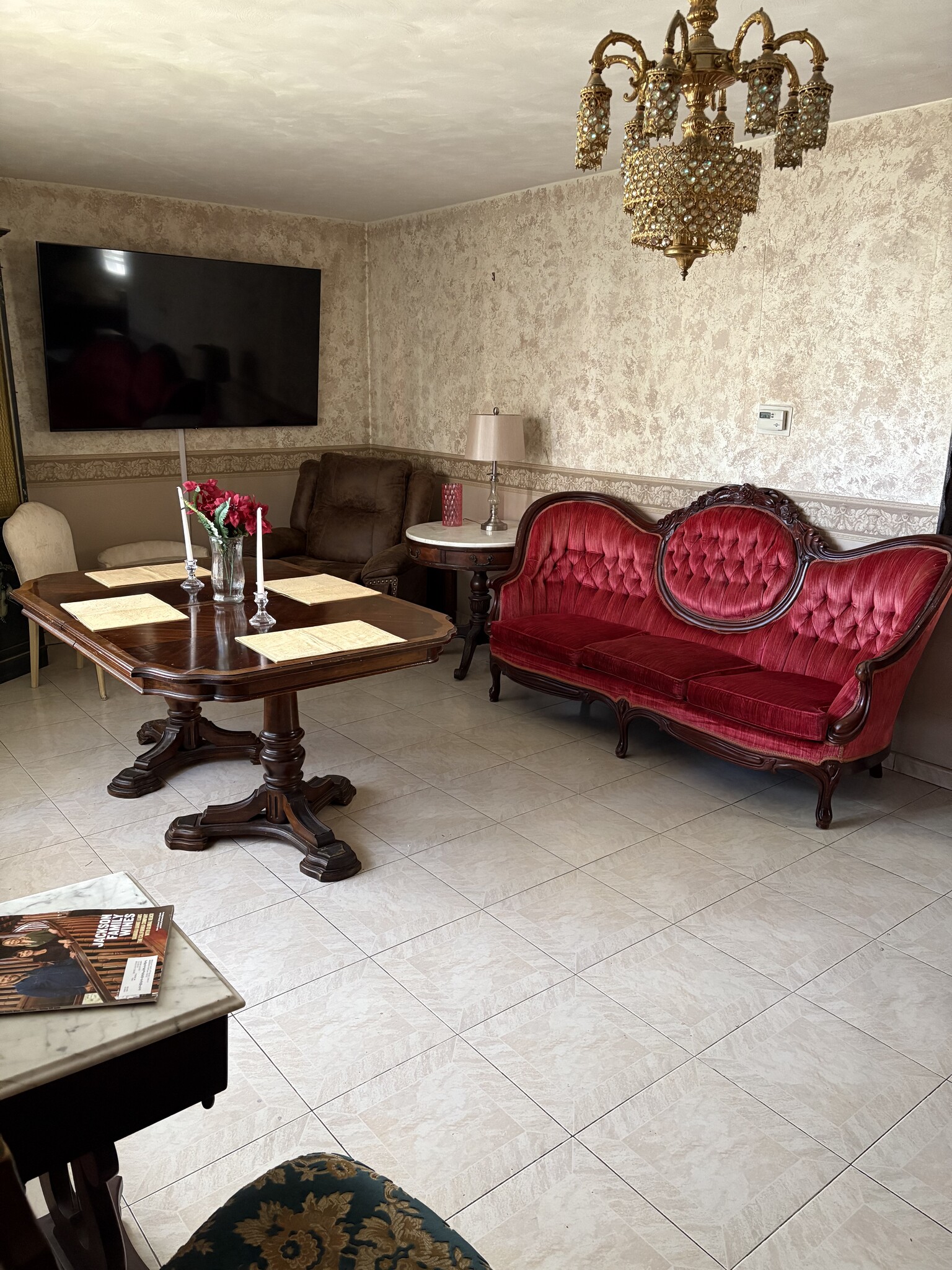 Living room - 752 E 88th St