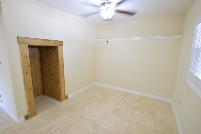 Building Photo - Charming 3-Bedroom Home with Huge Fenced Y...