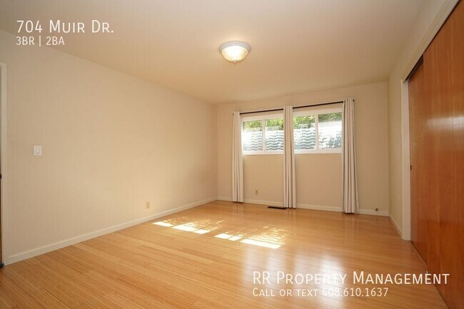 Building Photo - 704 Muir Dr