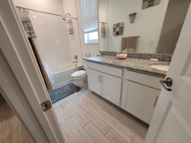Building Photo - 6812 Pointe of Woods Dr