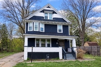 Building Photo - 686 East Ave