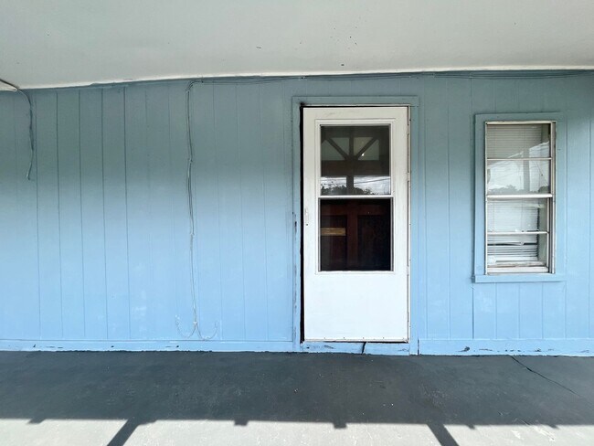 Building Photo - 206 Spruce St