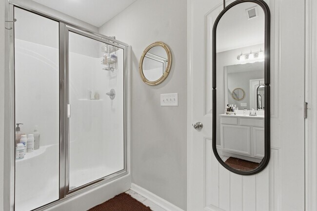 Building Photo - 220 Ruth Wy