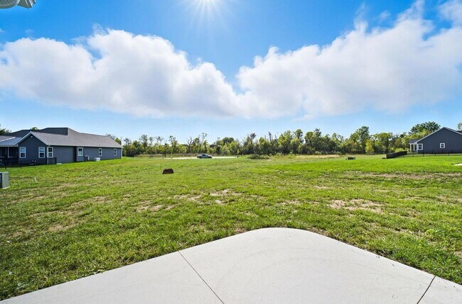 Building Photo - 557 Cannondale Ave