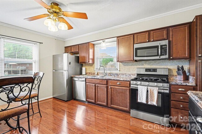 Building Photo - 113 Suncrest Rd