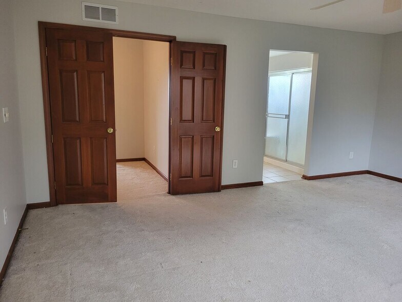 Building Photo - 8162 Chateau Ln