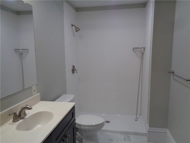 Building Photo - 22 W Third Street #203 Street Unit