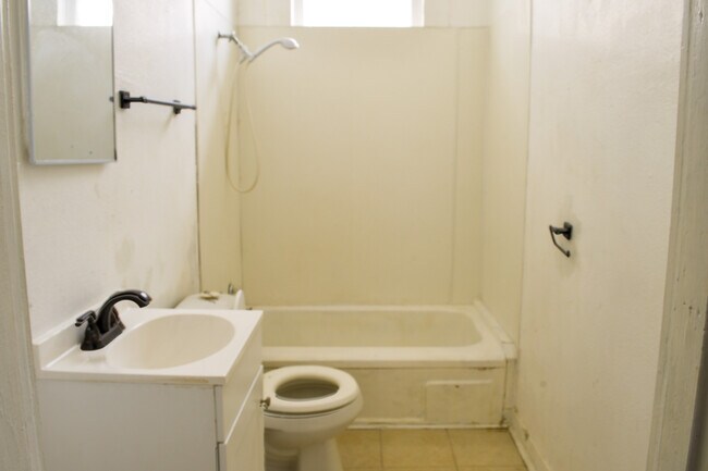 Building Photo - 2416 Highland Ave